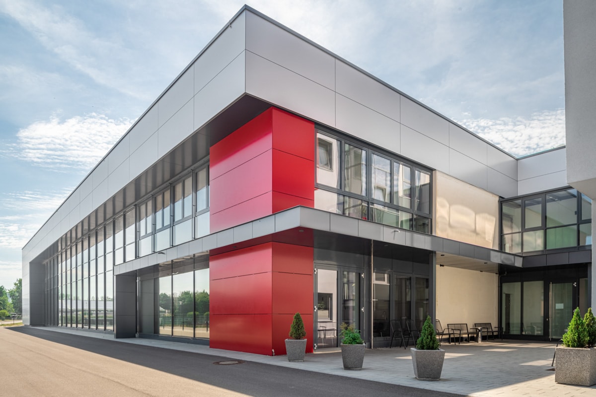 Eingangsbereich von Außen der Firma Medical Innovations aus Tuttlingen